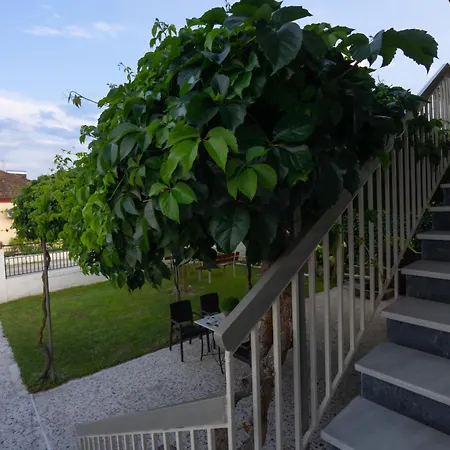 Xrysa's House Daire Aridaía