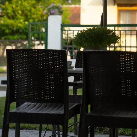 Xrysa's House Daire Aridaía